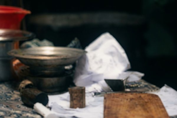 একজন ‘আদম’-এর খোঁজে: পুরো পরিবার কেন আত্মহননের পথ বেছে নিয়েছিল