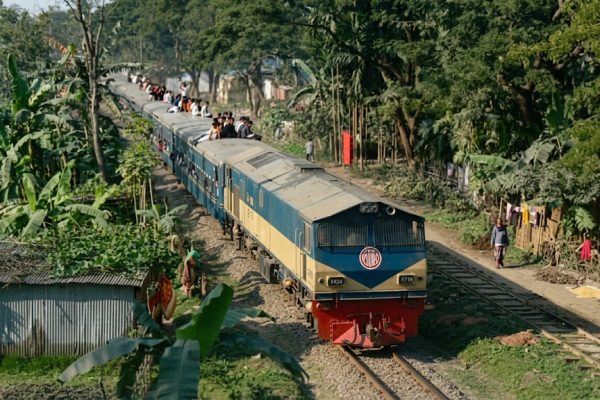শুধু ময়মনসিংহ নয়, বিশ্বজুড়েই ছড়িয়ে আছে এমন ‘আদম’ ও ‘ঈশ্বর’ দাবিদারদের থাবা